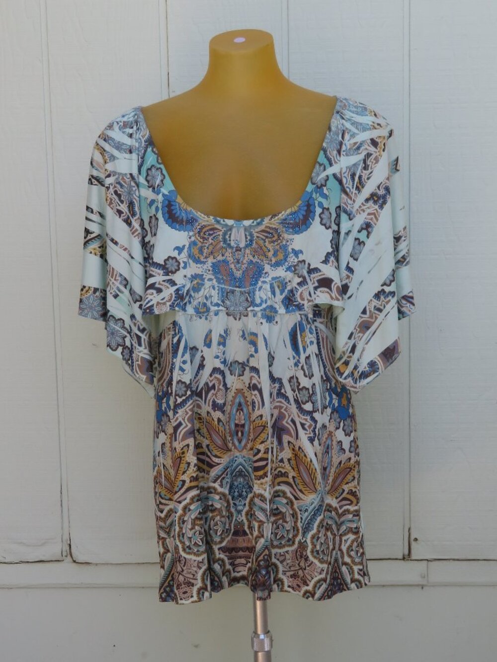 Flutter sleeve low neck top vintage